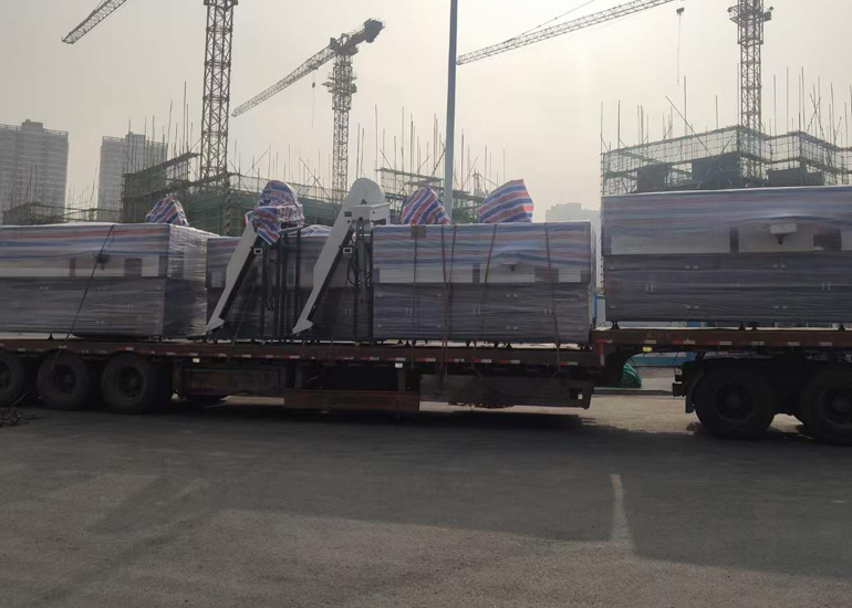 Servo four-cavity PET automatic blow molding machine shipped(pesticide bottle)